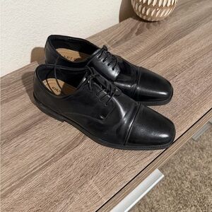 Apt. 9 men’s black leather Oxford dress shoes with Ortholite eco insoles.